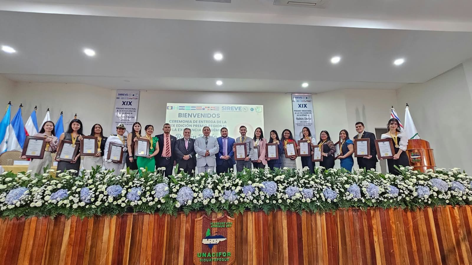 Ceremonia de entrega — XIX Premio Regional a la Excelencia Académica 2024 — imagen 1