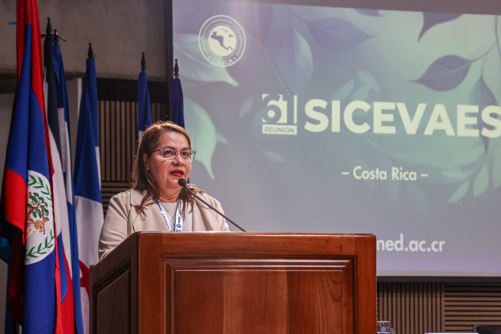 Participantes en una plenaria del encuentro estudiantil regional del CSUCA